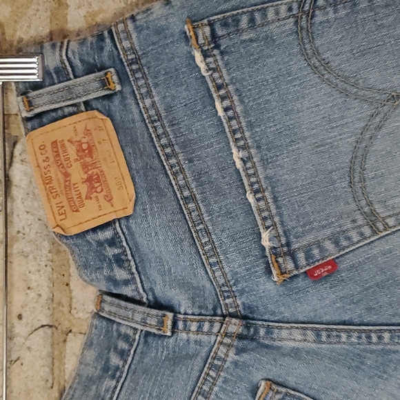 Levi's Jean Shorts. High-waisted. Denim Cut-off Shorts. Size 27. - Picture 5 of 5